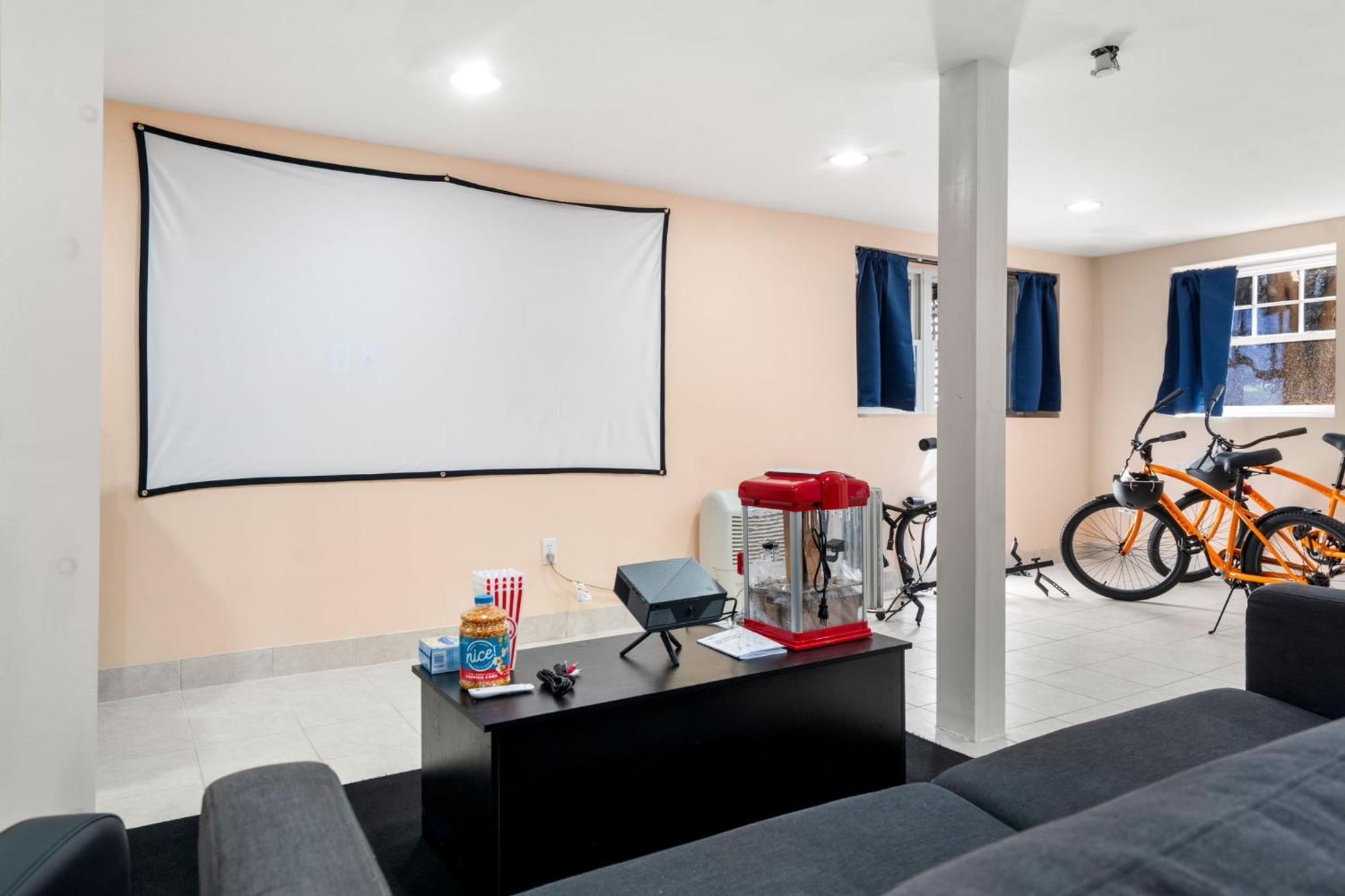 Hot Tub, Electric Bikes, Solo Stove, Projector, Smores Marblehead Zewnętrze zdjęcie
